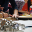Für die Kinder stand Plätchenteig bereit, der gerollt und ausgestochen werden durfte.