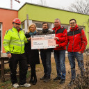 Spendenübergabe mit Riedel Bau