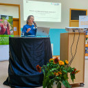 Referentin Prof. Dr. Solveig Chilla spricht beim Fachempfang über Mehrsprachigkeit in der Kita